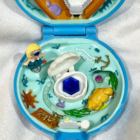 Vintage Polly Pocket 1992 Jeweled Sea COMPLETE Blue Gem Treasure - Picture 3 of 11